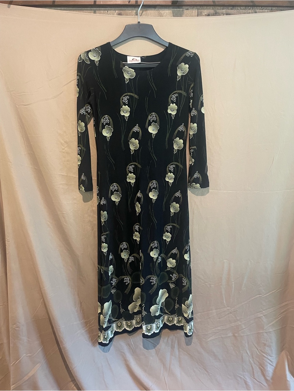 Black Long-Sleeve Floral Midi Dress - Classic Feminine Style